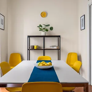  Appartamento Sedie Volanti